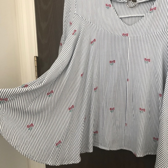 🆕 Lady’s Floral top - chest 40” L22” - Picture 6 of 6